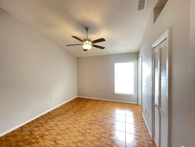 Building Photo - 313 San Gabriel St