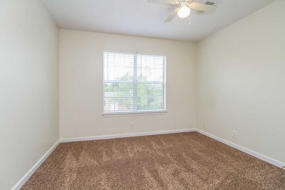 Building Photo - 2813 Louise Russell Dr