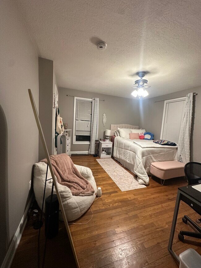 Building Photo - 314 Pleasant St