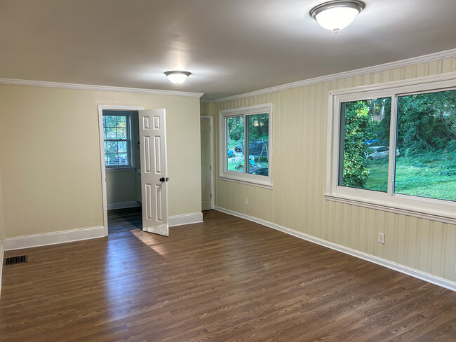 Master Bedroom - 994 Dill Ave SW