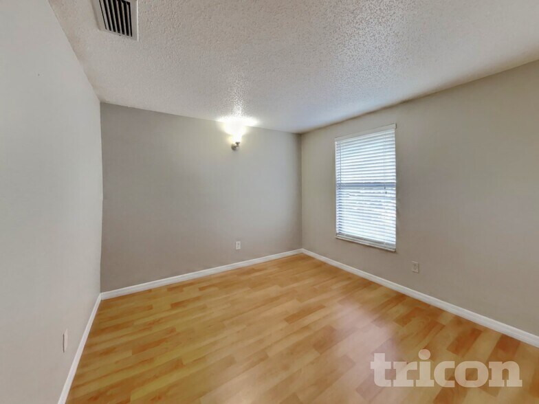 Building Photo - 16128 Foxfire Dr