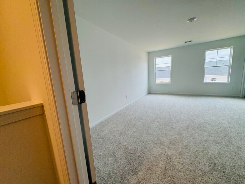 Building Photo - 66 Florida St