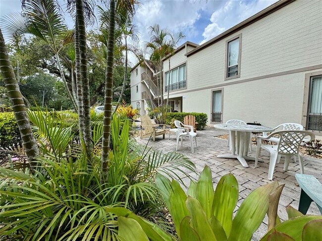 Building Photo - 1313 SW 8th Ct