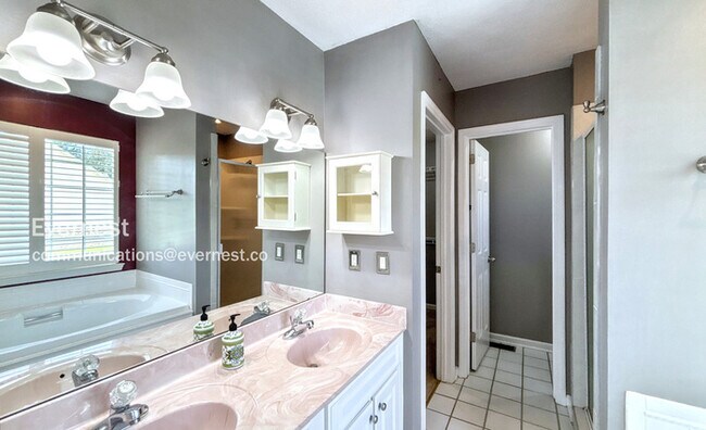 Building Photo - Spacious 3 Bedroom Home in Ooltewah / Deck...