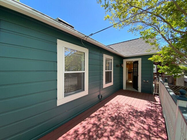 Building Photo - Charming Two Bedroom Napa Home for Rent – ...
