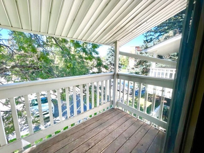Building Photo - 2-Bedroom in Woodside Condos