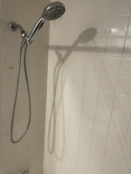 Building Photo - 906 West Ave