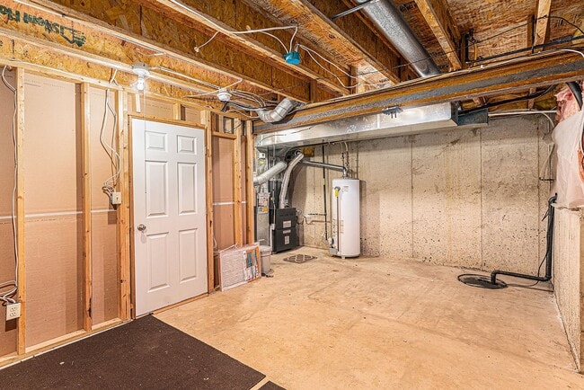 Building Photo - 4 Bed 5 Bath home creek view in back