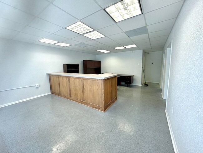 Building Photo - Office Space In Downtown Biloxi! Great Loc...