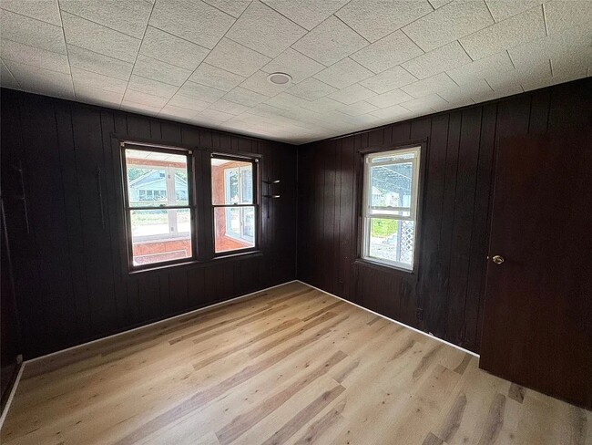 Building Photo - 400 Willow St