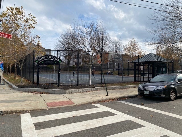 Building Photo - 67 Nichols St