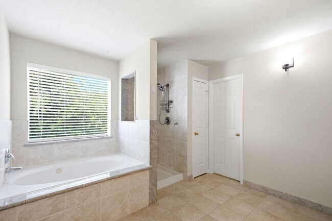 Building Photo - 3126 Waters View Dr