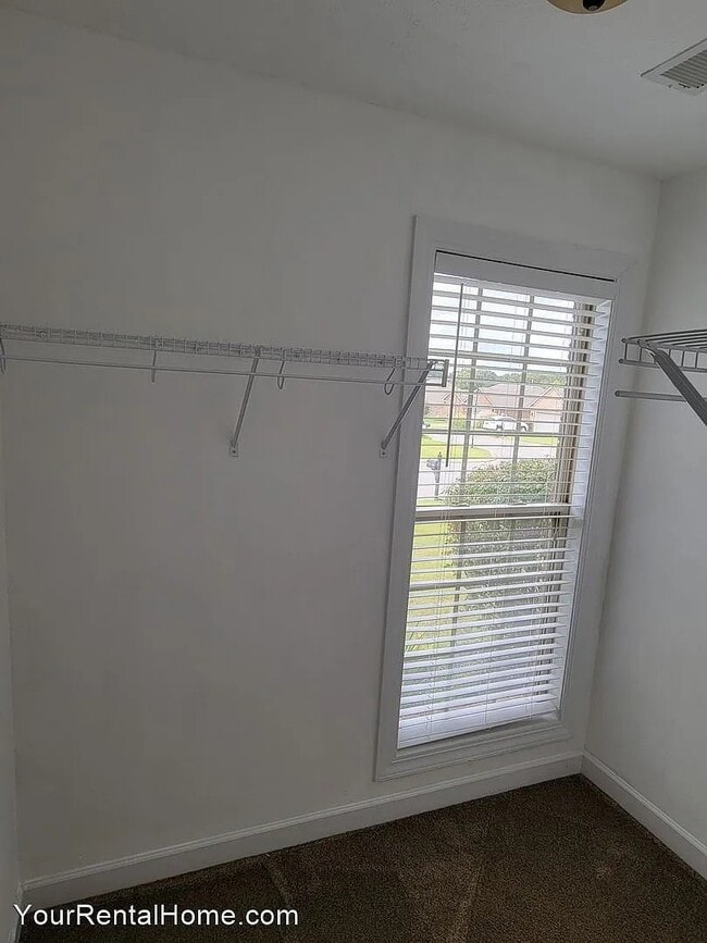 Building Photo - 82 Grove Hill Ln