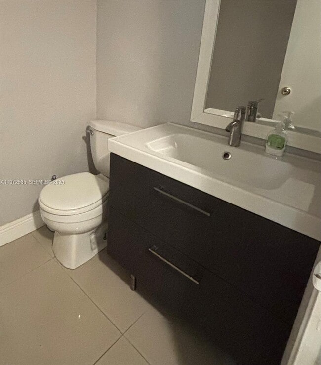 Building Photo - 400 Commodore Dr