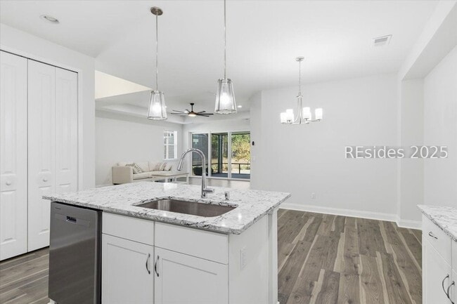 Building Photo - 155 Weekend Ave