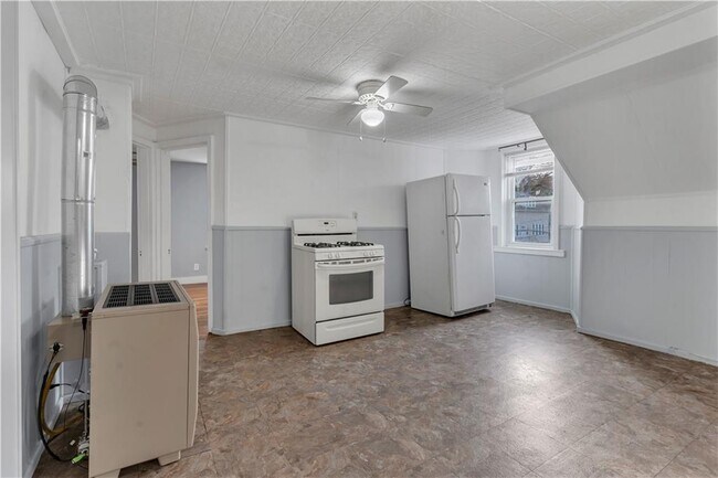 Building Photo - 244 Paradis Ave