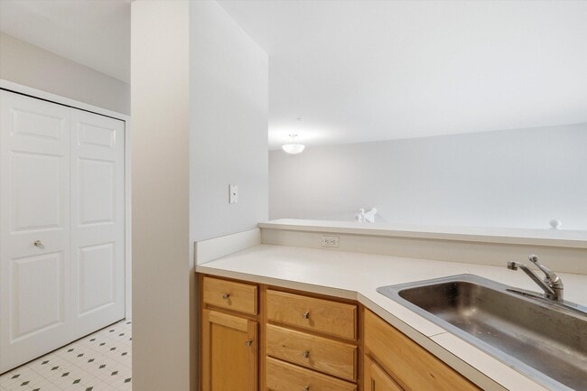 Building Photo - 2794 Barclay Wy