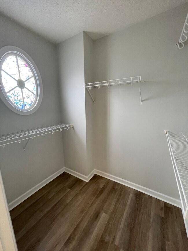 Building Photo - Spacious End Unit Towhouse in Desirable Liberty Square!