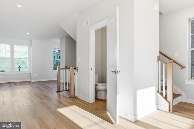 Building Photo - 1011 Venifena Terrace SE