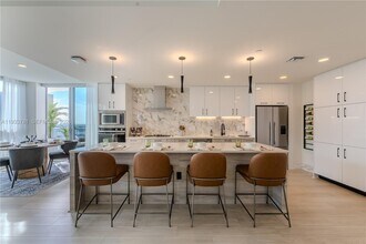 Building Photo - 333 N New River Dr E