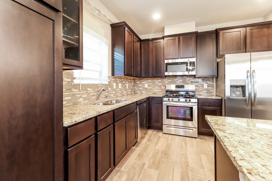 Building Photo - 7946 Fijian Cypress Dr