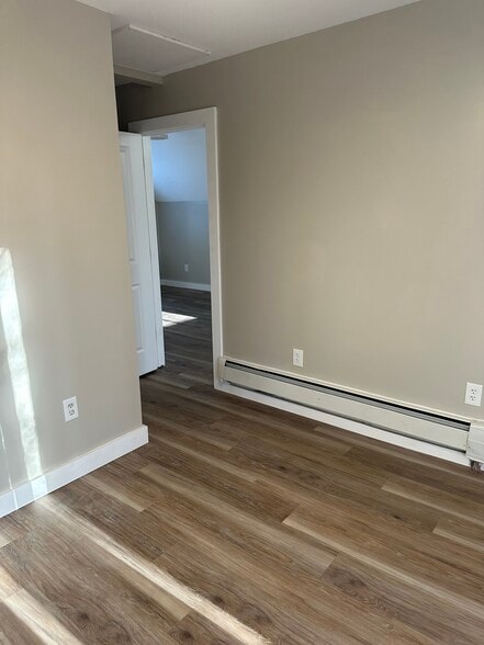 Building Photo - 17 Central St