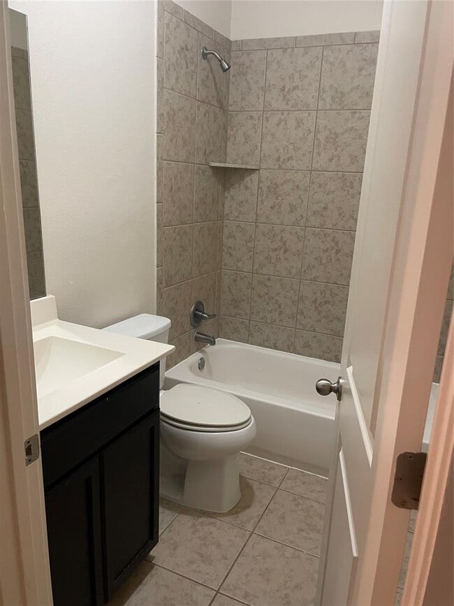 Building Photo - 2212 Creekside Ln