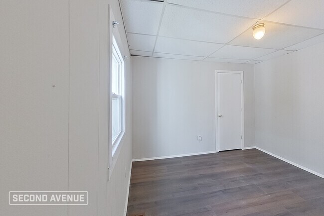 Building Photo - 122 S Longworth Ave