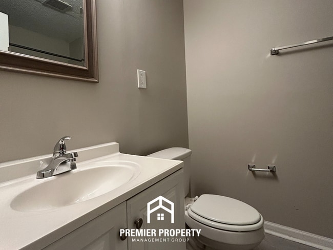 Building Photo - 8288 Cedarbrush Dr