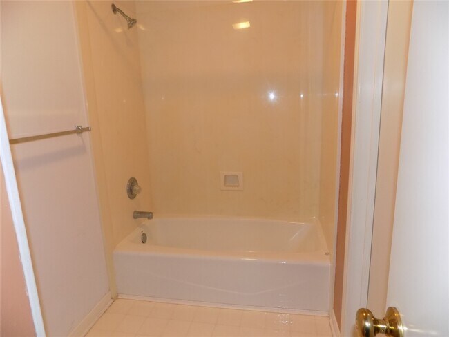 Building Photo - 22623 River Birch Dr