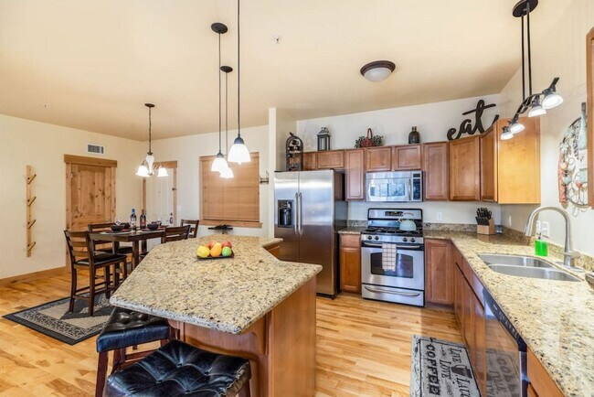 Building Photo - 5518 Lillehammer Ln