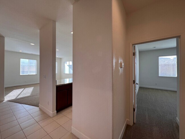 Building Photo - Spacious 3 bedroom home in Fernley