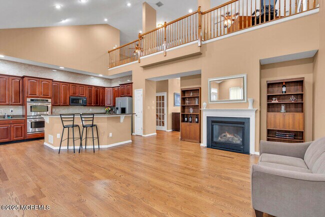 Building Photo - 17 Trumbull Ct