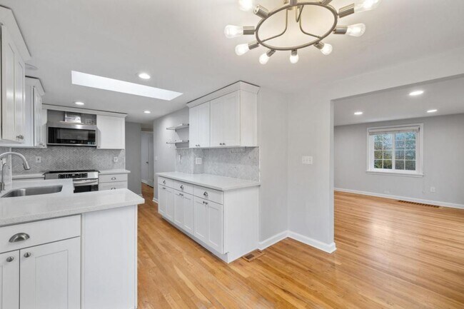 Building Photo - 1703 NE 91st St