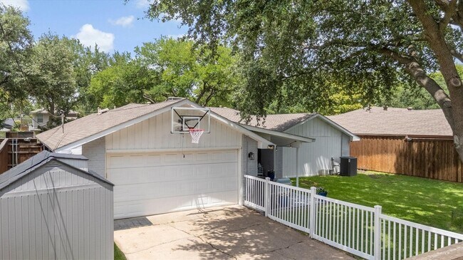 Building Photo - 7830 La Sobrina Dr