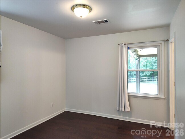 Building Photo - 5812 Donegal Dr