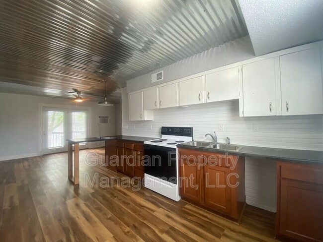 Building Photo - 519.5 W 8th St