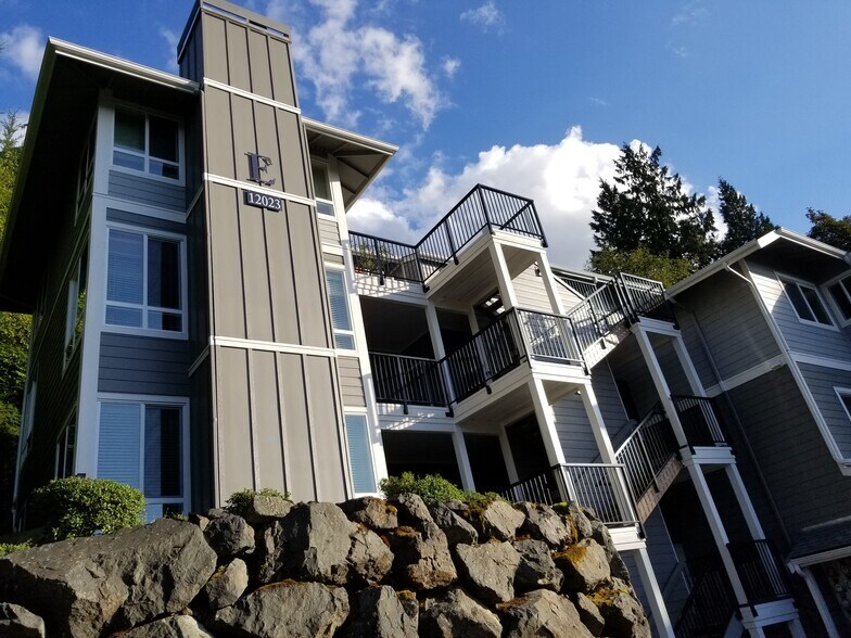 Building Photo - 12023 NE 204th Plz