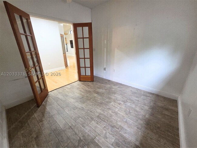 Building Photo - 15505 N Miami Lakeway