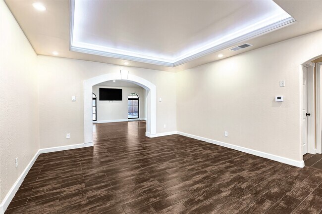 Building Photo - 10519 Pleasanton Dr