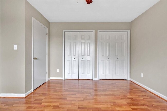 Building Photo - 535 Hillview Dr