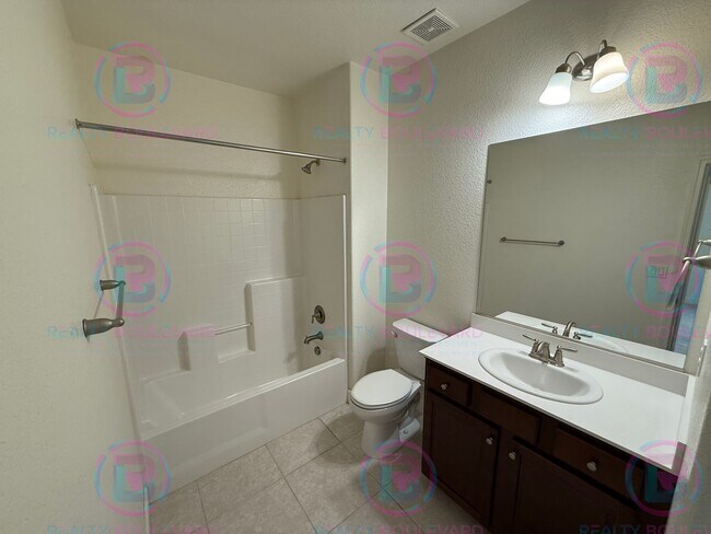 Building Photo - Gorgeous Newer 3 Bedroom Home! Located off...