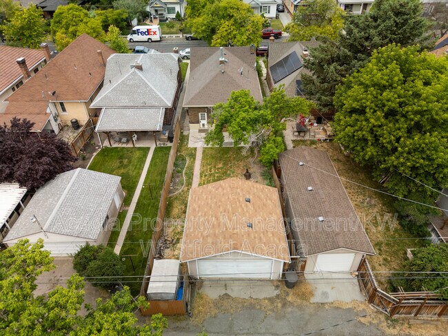 Building Photo - 1067 S 400 E