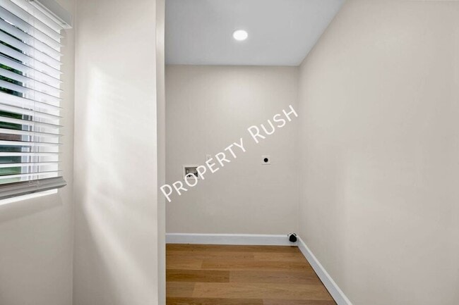 Building Photo - 321 Whitmire Cir