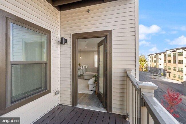 Building Photo - 46294 Mount Milstead Ter