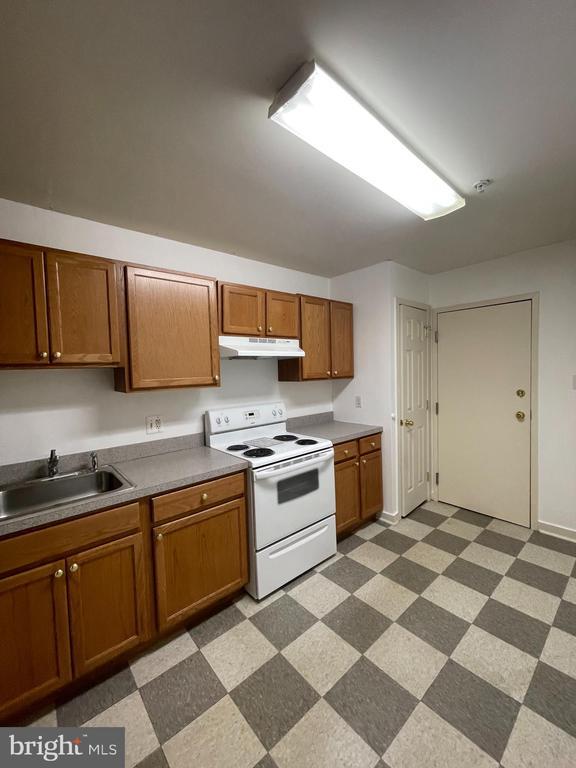 Building Photo - 159 E Chestnut St