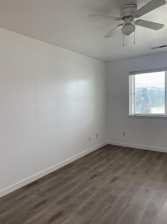 Building Photo - 210 Noble St