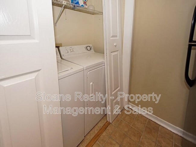 Building Photo - 352 Sandpiper Dr