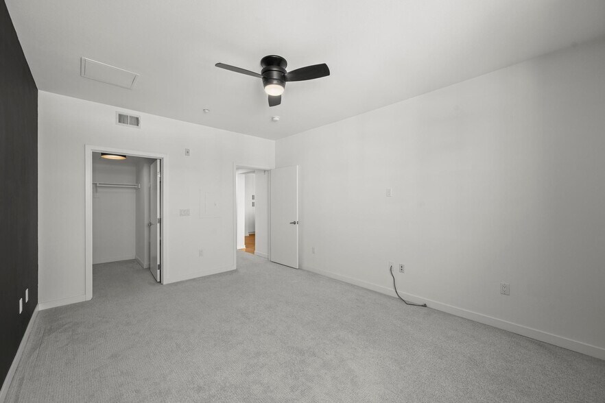 Building Photo - 3650 5th Ave