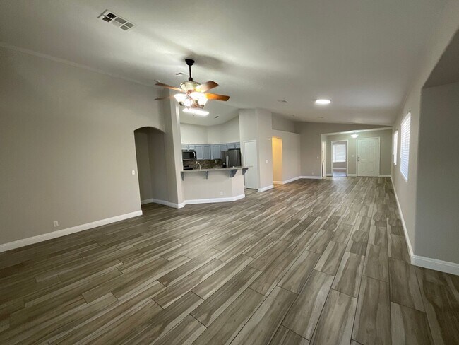 Building Photo - Single story 4br, 2bth, 2cg